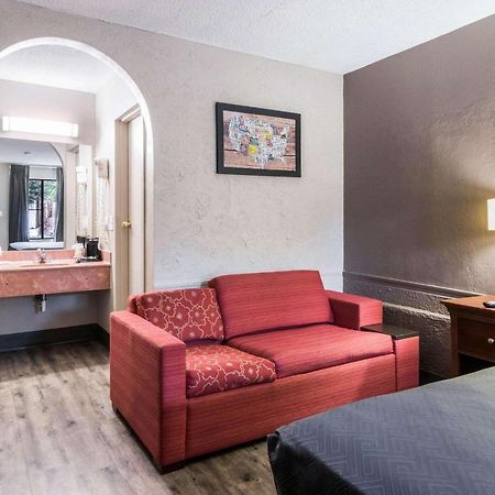 Econo Lodge Гейнсвилл Экстерьер фото
