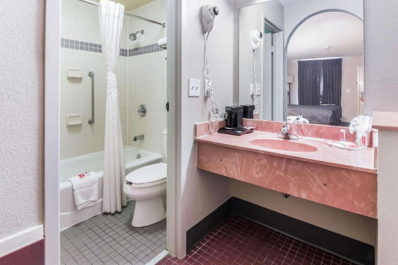 Econo Lodge Гейнсвилл Экстерьер фото