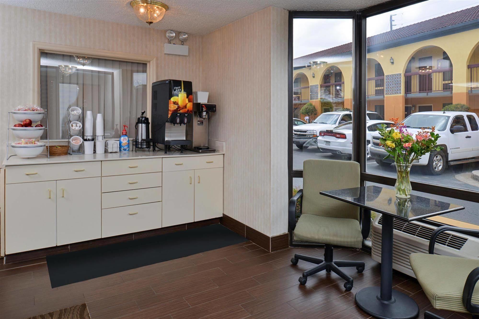 Econo Lodge Гейнсвилл Экстерьер фото