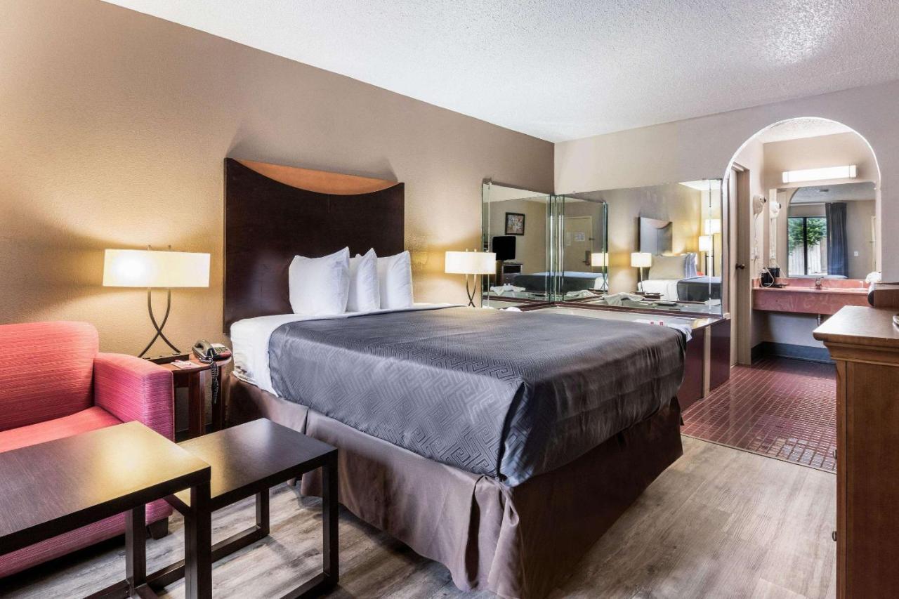 Econo Lodge Гейнсвилл Экстерьер фото