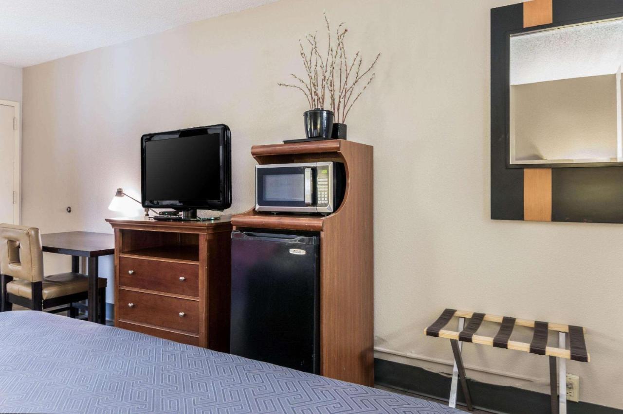 Econo Lodge Гейнсвилл Экстерьер фото